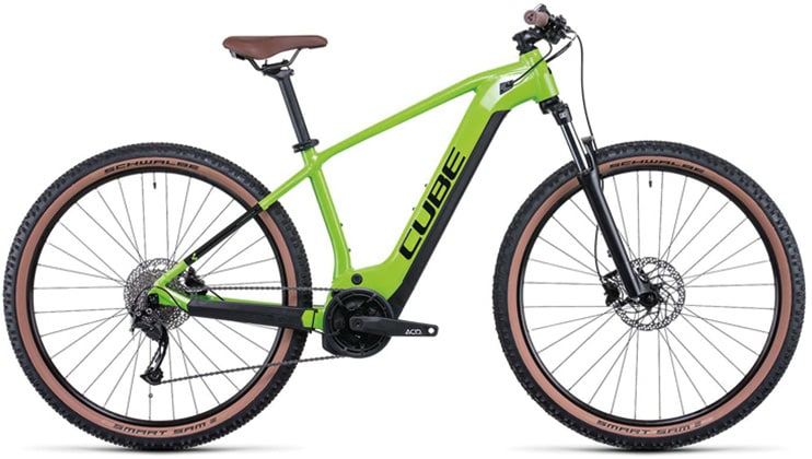 Grünes E-Mountainbikes Hardtail der Marke Cube