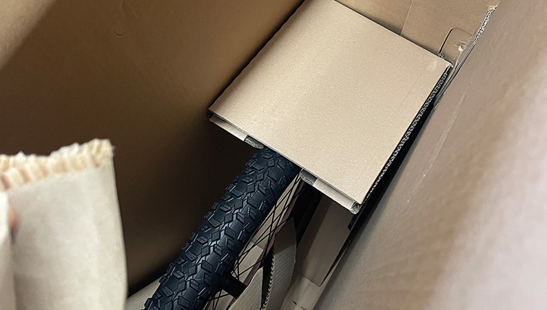 Schritt 2 - Fahrrad in den Karton stellen