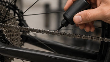 Fahrradkette reinigen: Kette schmieren